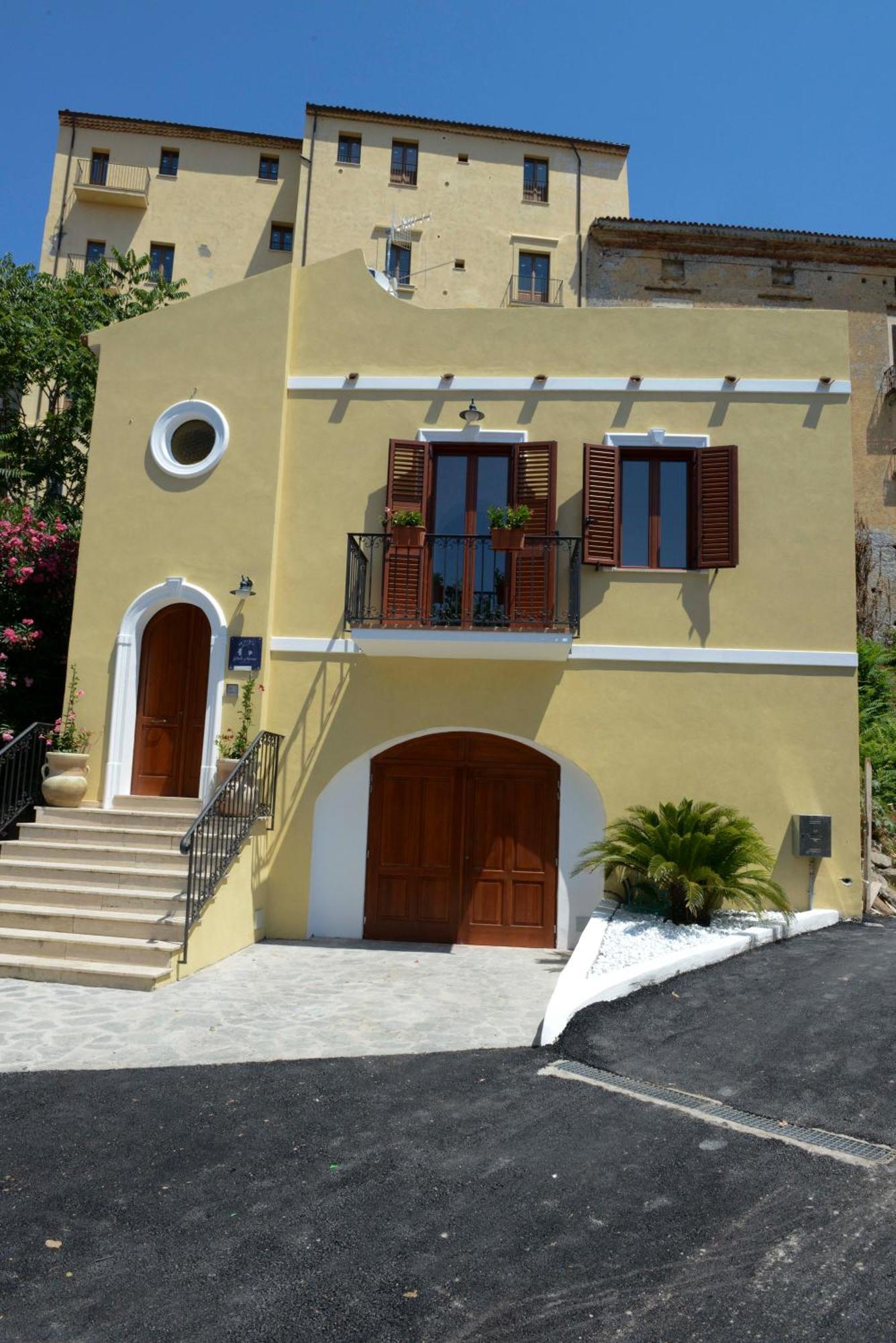 Porta Marina Guest Rooms Scalea Exterior photo
